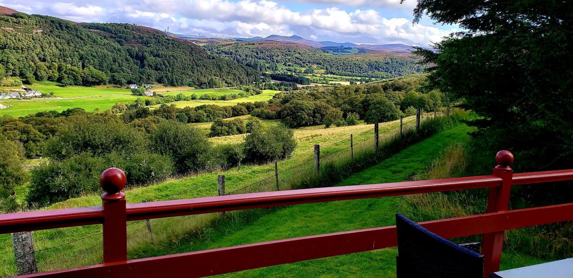 Highland Glen Lodges Rogart Экстерьер фото